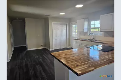 800 E 6th Street, Nixon, TX 78140 - Photo 5