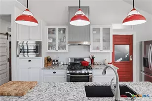 121 Lakeside Dr, Seguin, TX 78155 - Photo 7