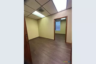 121 S Main Street #203, Victoria, TX 77901 - Photo 5