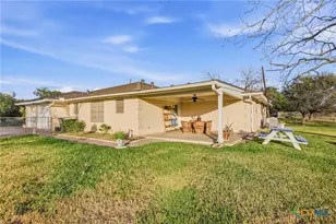 911 W Constitution St, Victoria, TX 77901 - Photo 33