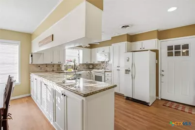 911 W Constitution Street, Victoria, TX 77901 - Photo 17