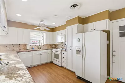 911 W Constitution Street, Victoria, TX 77901 - Photo 15
