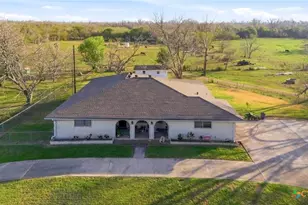 911 W Constitution St, Victoria, TX 77901 - Photo 1