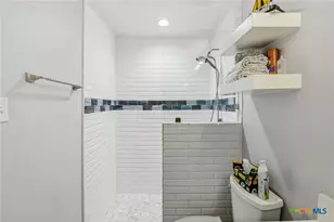 911 W Constitution St, Victoria, TX 77901 - Photo 27