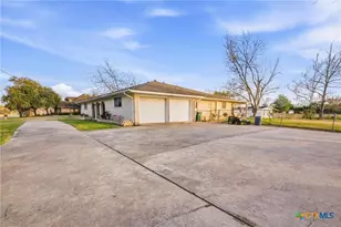911 W Constitution St, Victoria, TX 77901 - Photo 5