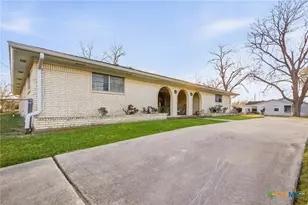 911 W Constitution St, Victoria, TX 77901 - Photo 5