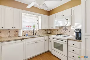 911 W Constitution St, Victoria, TX 77901 - Photo 17