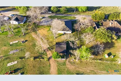 911 W Constitution Street, Victoria, TX 77901 - Photo 39