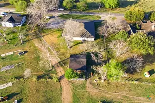911 W Constitution St, Victoria, TX 77901 - Photo 39