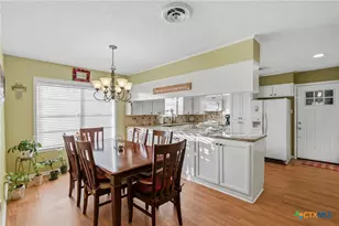 911 W Constitution St, Victoria, TX 77901 - Photo 19