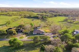 911 W Constitution St, Victoria, TX 77901 - Photo 41