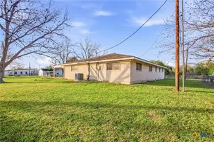 911 W Constitution St, Victoria, TX 77901 - Photo 35