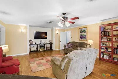 911 W Constitution Street, Victoria, TX 77901 - Photo 9