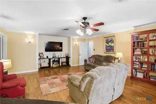 911 W Constitution St, Victoria, TX 77901 - Photo 9