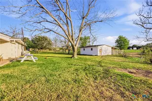 911 W Constitution St, Victoria, TX 77901 - Photo 35