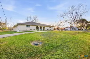 911 W Constitution St, Victoria, TX 77901 - Photo 7