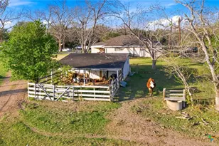 911 W Constitution St, Victoria, TX 77901 - Photo 41