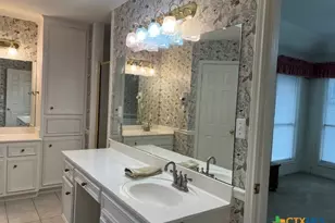 204 Windy Way Dr, Victoria, TX 77904 - Photo 15