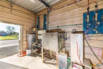 806 N Avenue G, Shiner, TX 77984 - Photo 25