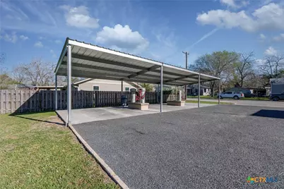 806 N Avenue G, Shiner, TX 77984 - Photo 9