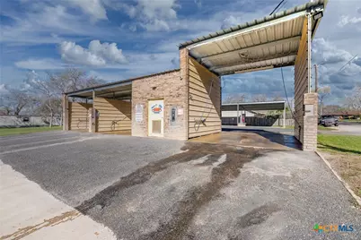 806 N Avenue G, Shiner, TX 77984 - Photo 3