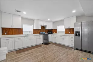 617 Bartlett, Victoria, TX 77905 - Photo 7