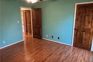 401 Shiloh Dr, Victoria, TX 77904 - Photo 17