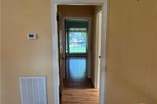 401 Shiloh Dr, Victoria, TX 77904 - Photo 17
