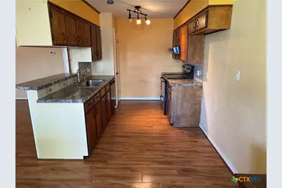 401 Shiloh Drive, Victoria, TX 77904 - Photo 9