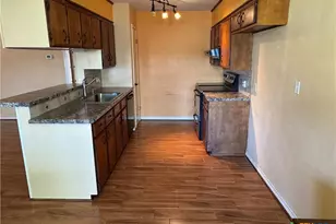 401 Shiloh Dr, Victoria, TX 77904 - Photo 9