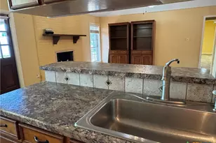 401 Shiloh Dr, Victoria, TX 77904 - Photo 9