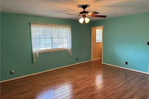 401 Shiloh Dr, Victoria, TX 77904 - Photo 13