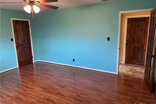 401 Shiloh Dr, Victoria, TX 77904 - Photo 11