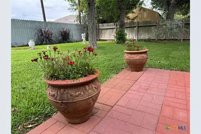 401 Shiloh Drive, Victoria, TX 77904 - Photo 35