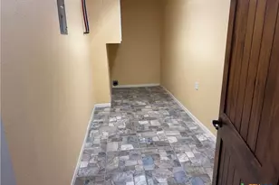 401 Shiloh Dr, Victoria, TX 77904 - Photo 15