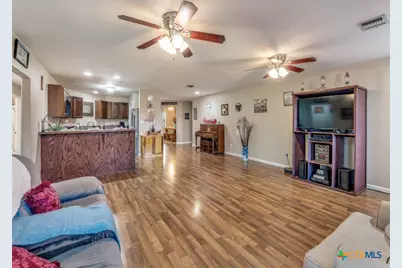 813 Pleasant Acres Drive, Seguin, TX 78155 - Photo 7