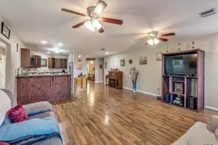 813 Pleasant Acres Dr, Seguin, TX 78155 - Photo 7