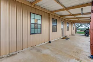 813 Pleasant Acres Dr, Seguin, TX 78155 - Photo 19