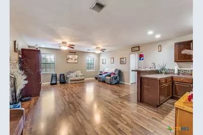 813 Pleasant Acres Drive, Seguin, TX 78155 - Photo 7