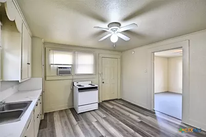 875 Porter Street, New Braunfels, TX 78130 - Photo 17