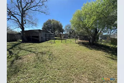 4904 Lone Tree Road, Victoria, TX 77901 - Photo 13