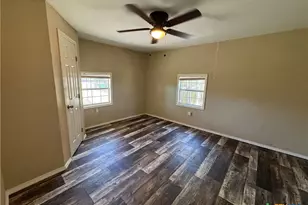 4904 Lone Tree Rd, Victoria, TX 77901 - Photo 5