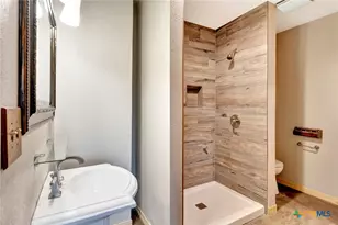 52 N Old Bloomington Rd, Victoria, TX 77905 - Photo 11