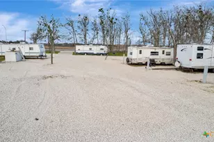 52 N Old Bloomington Rd, Victoria, TX 77905 - Photo 15