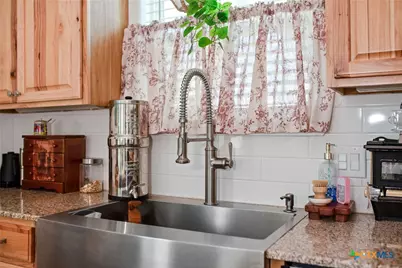 305 W Dallas Avenue, Seadrift, TX 77983 - Photo 21