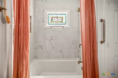 305 W Dallas Avenue, Seadrift, TX 77983 - Photo 9