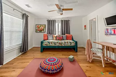 305 W Dallas Avenue, Seadrift, TX 77983 - Photo 7