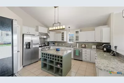 956 Lakebreeze Drive, Canyon Lake, TX 78133 - Photo 17