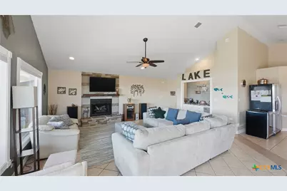 956 Lakebreeze Drive, Canyon Lake, TX 78133 - Photo 25