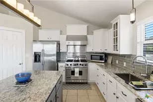956 Lakebreeze Dr, Canyon Lake, TX 78133 - Photo 19